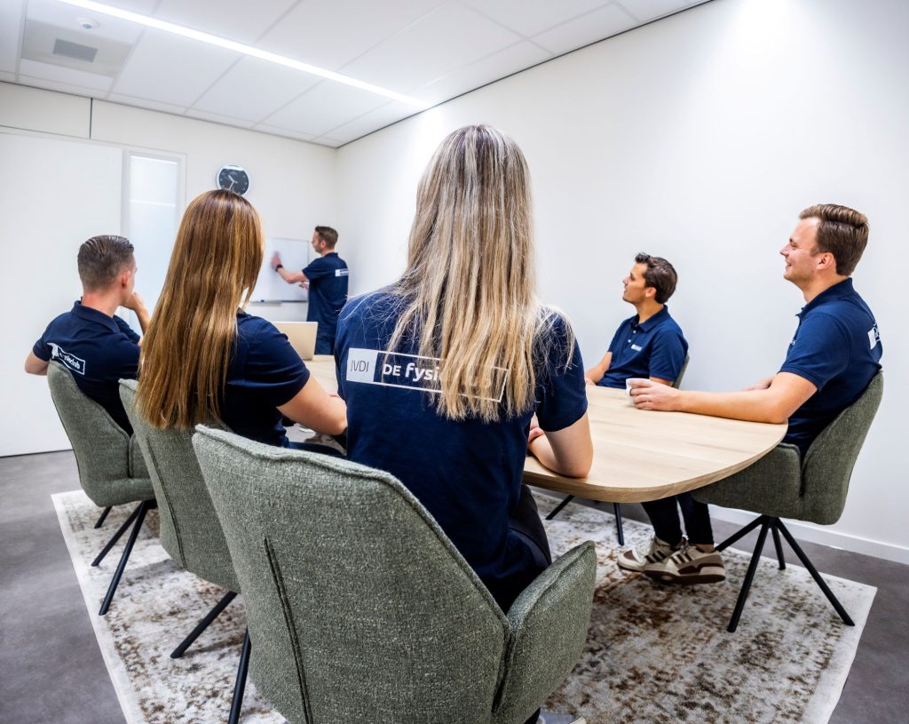 Team van fysiotherapeuten-ergotherapeuten-trainers en leefstijlcoaches bij de Fysioclub